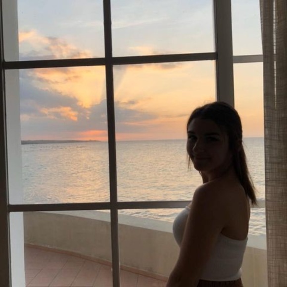 Meet your Posher, Jade - Picture 1 of 1